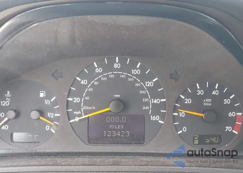 2003 Mercedes-Benz Clk 320 из США, поврежденный, VIN WDBLK65G23T130931